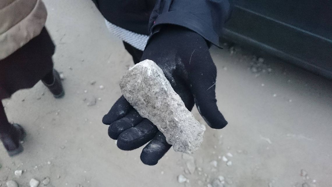 Ostre kamienie odbijają się spod kół! Urząd Gminy poprawi stan drogi Ostre kamienie odbijają się spod kół! Urząd Gminy poprawi stan drogi