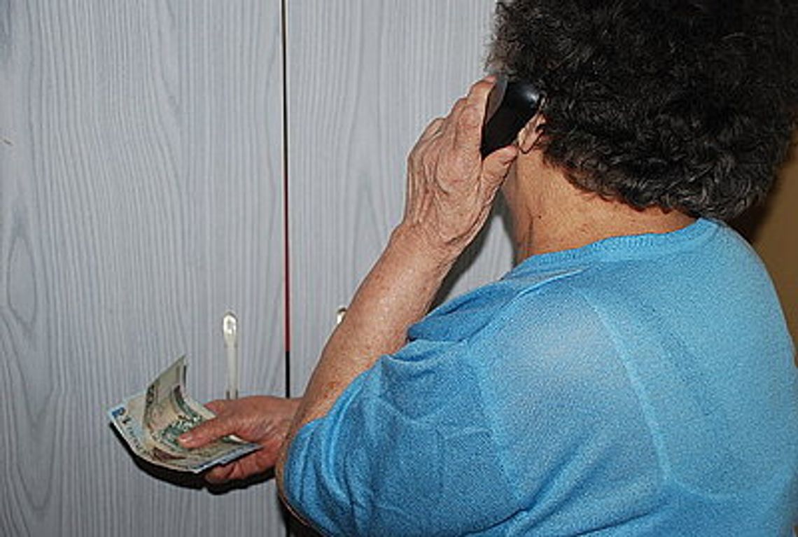 Oszukują „na wnuczka”. Babciu, to nie Twój wnuczek! Dziadku, to nie policjant! Oszukują „na wnuczka”. Babciu, to nie Twój wnuczek! Dziadku, to nie policjant!