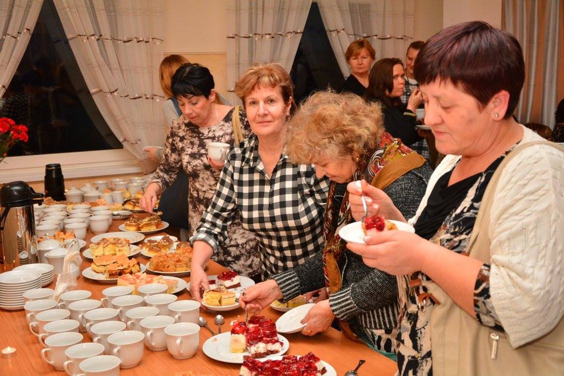 Panie świętowały w Gminnym Ośrodku Kultury w Skarszewach Panie świętowały w Gminnym Ośrodku Kultury w Skarszewach