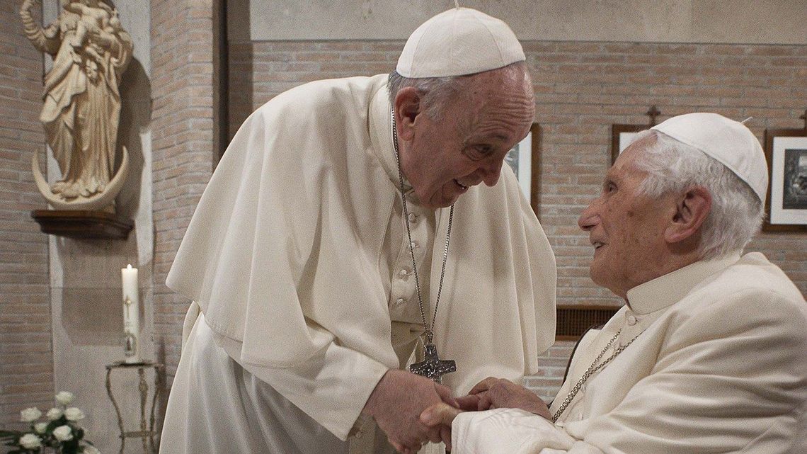 Papież prosi o modlitwę za Benedykta XVI: jest bardzo chory, ale w ciszy wspiera Kościół