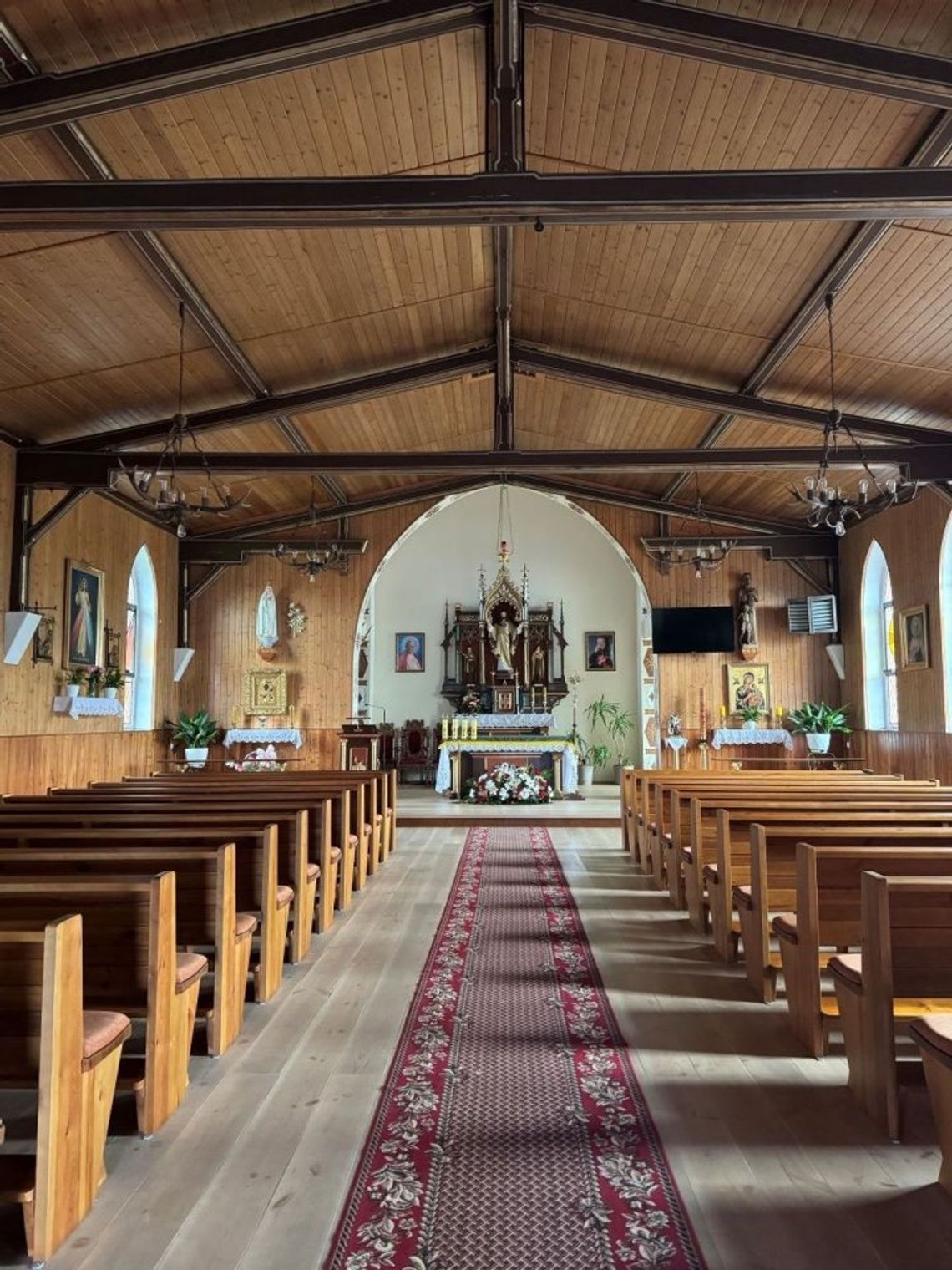 [FOTO] Parafie odzyskały dawny blask. Zakończono prace konserwatorskie w kościołach w Osiecznej i Szlachcie