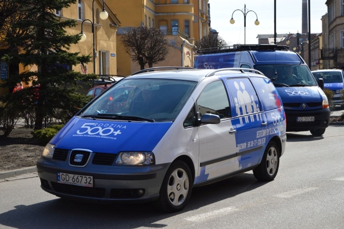 Pierwsze „500-busy” dotarły do Pelplina. Wkrótce odwiedzą nasz powiat! Pierwsze „500-busy” dotarły do Pelplina. Wkrótce odwiedzą nasz powiat!