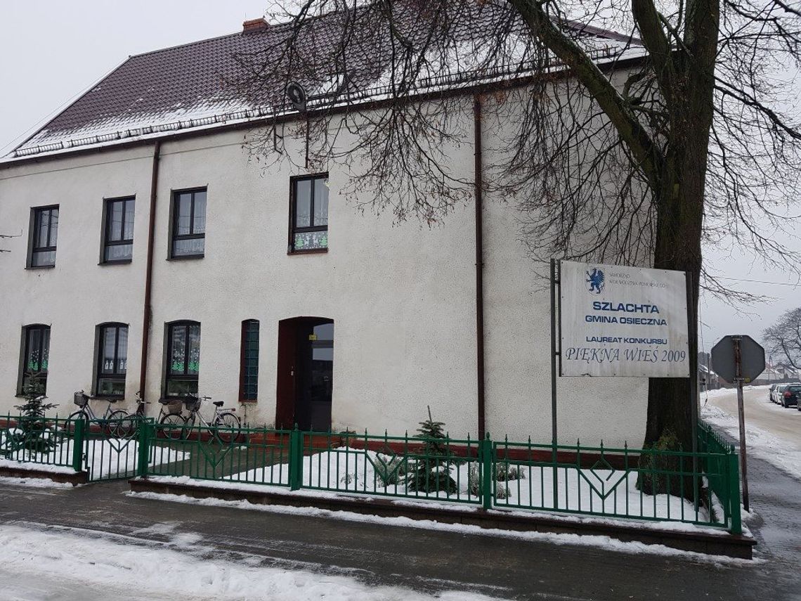 Piesik i Bierut w szkolnej gablocie. Interweniuje IPN 