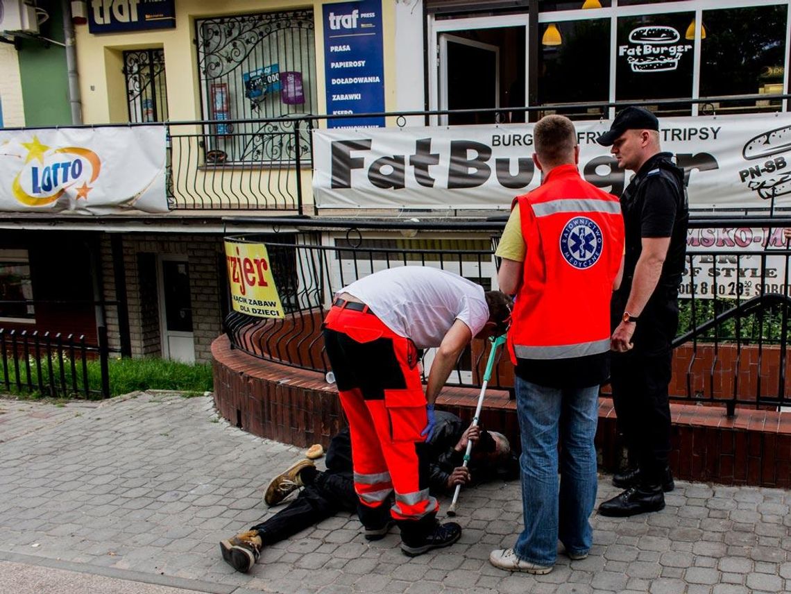 Piją do nieprzytomności – skargi właścicieli sklepów Piją do nieprzytomności – skargi właścicieli sklepów
