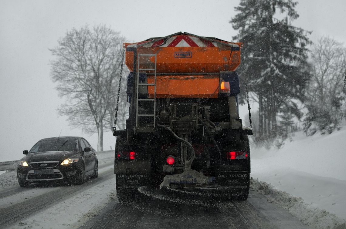 PILNE: Skrajnie trudne warunki na drogach i chodnikach. Wstrzymane kursy autobusów PKS