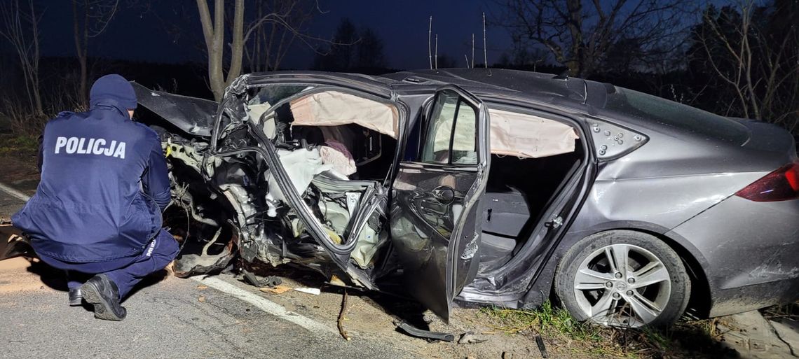 PILNE: Tragiczny wypadek w gminie Skórcz. Nie żyje kierowca, który uderzył autem w drzewo