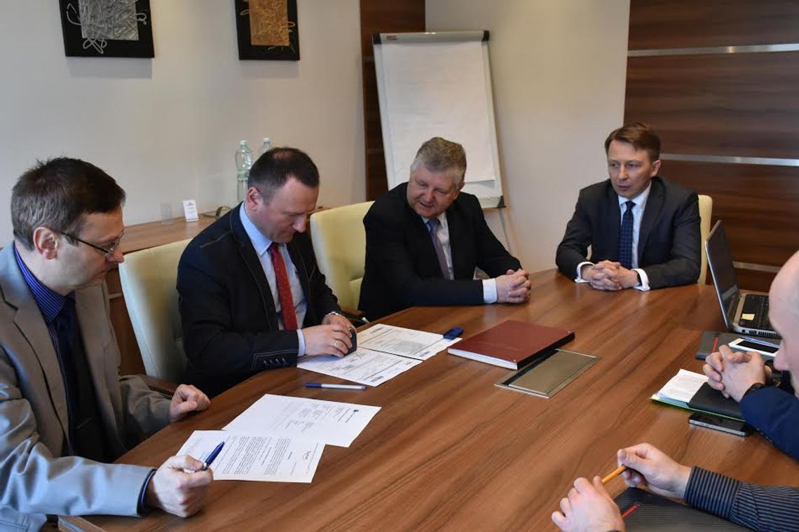 Podpisano umowę na budowę całodobowego lądowiska przy szpitalu