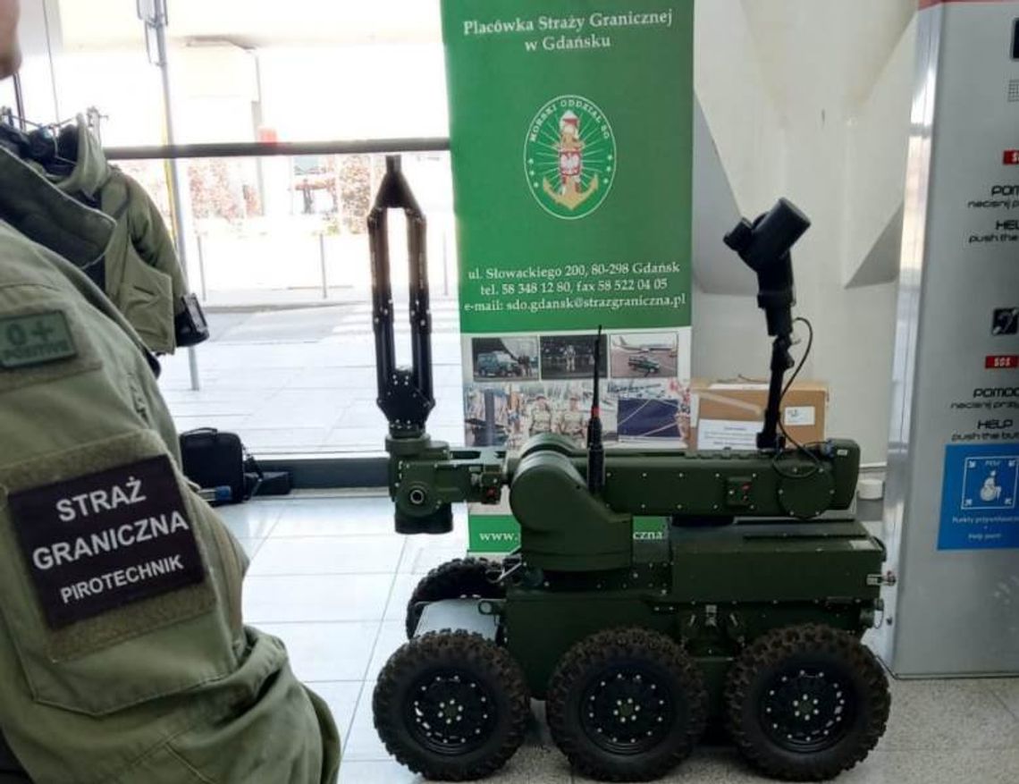 PODRÓŻE: Nastolatek nie poleciał przez żart o bombie. Alarm na gdańskim lotnisku