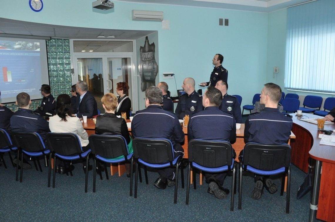 Podsumowali miniony rok - zmalała liczba wypadków śmiertelnych i kolizji na drogach Podsumowali miniony rok - zmalała liczba wypadków śmiertelnych i kolizji na drogach