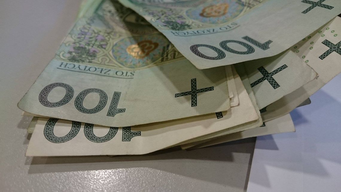 Podwyżki uderzą w kieszeń obywateli? Wyższe rachunki i płaca minimalna Podwyżki uderzą w kieszeń obywateli? Wyższe rachunki i płaca minimalna