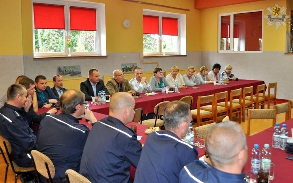 POLICJA: Debata na temat bezpieczeństwa w ruchu drogowym POLICJA: Debata na temat bezpieczeństwa w ruchu drogowym