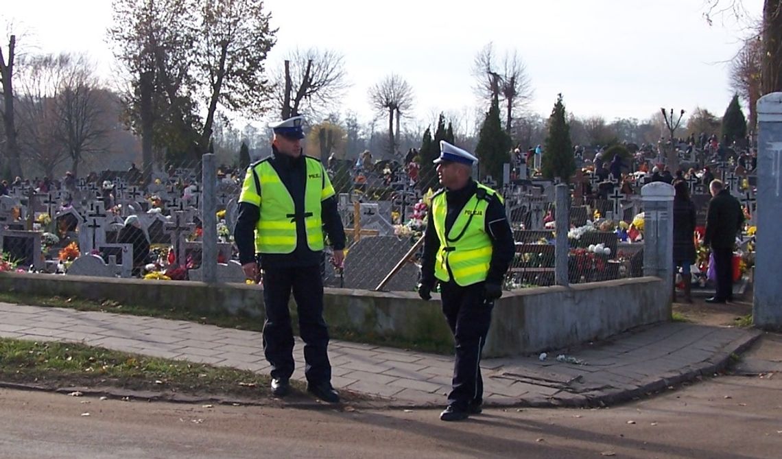 Policja przy cmentarzach i na drogch. Rusza akcja &quot;Znicz 2013&quot;