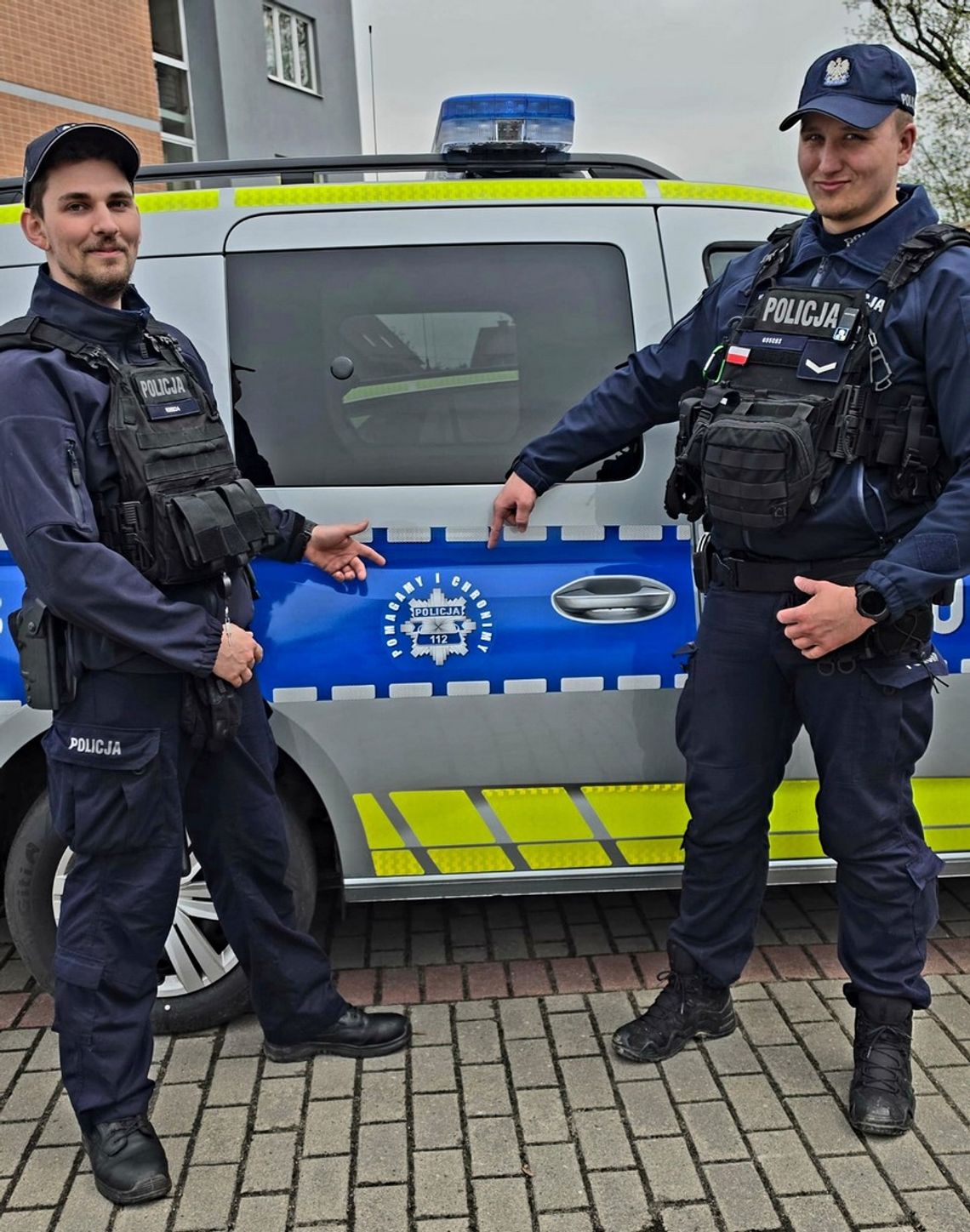 Policjanci uratowali 73-letniego mężczyznę, który leżał w wodzie przez 3 godziny Policjanci uratowali 73-letniego mężczyznę, który leżał w wodzie przez 3 godziny