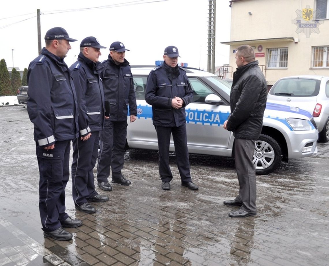 Policjanci z Posterunku Policji w Zblewie otrzymali nowy radiowóz 