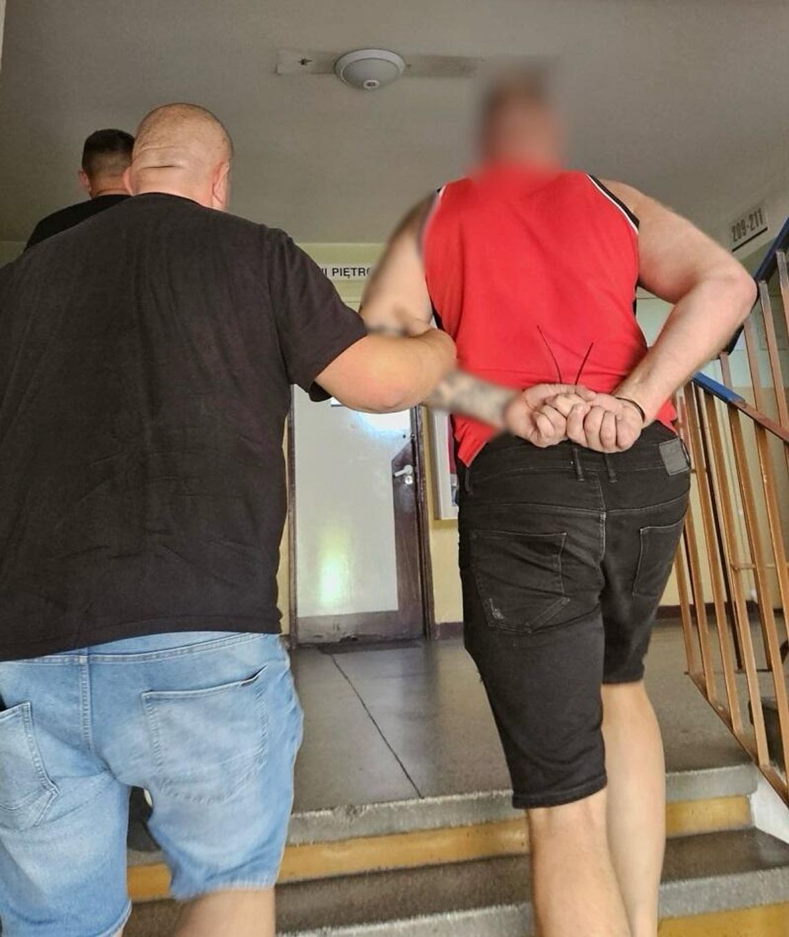 Policjanci zatrzymali dwóch poszukiwanych mężczyzn