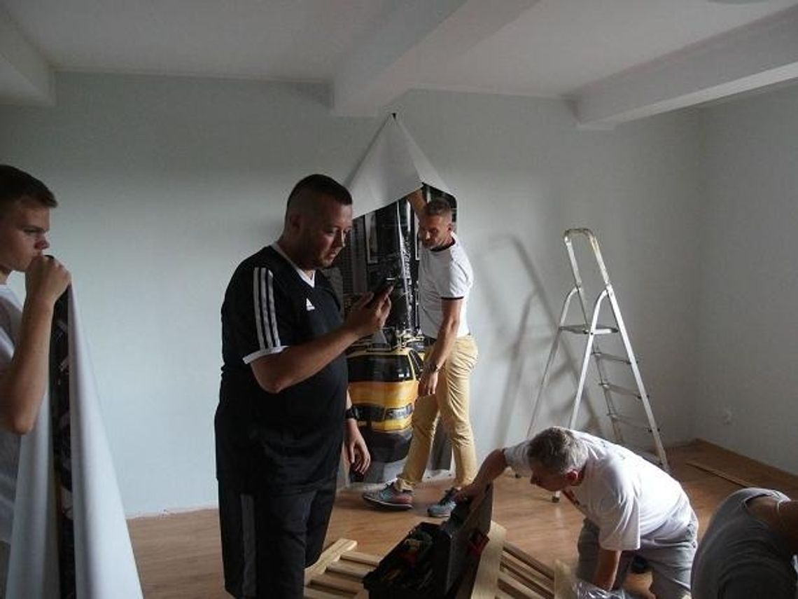 Pomagają zupełnie bezinteresownie! Wolontariusze Parafialnego Zespołu Caritas pomagają w Domu Dziecka Pomagają zupełnie bezinteresownie! Wolontariusze Parafialnego Zespołu Caritas pomagają w Domu Dziecka