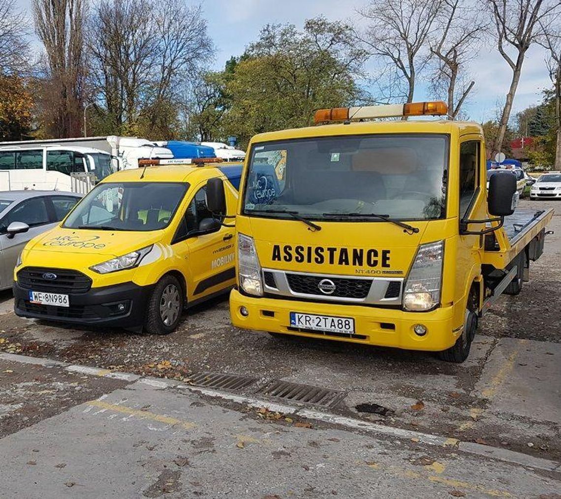 Pomoc drogowa w nocy i w święta – ile kosztuje i czego się spodziewać?