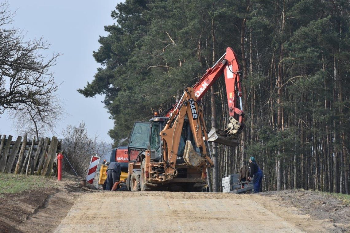 Poprawi się stan dróg. Ruszają prace na drogach w gminie Zblewo. 