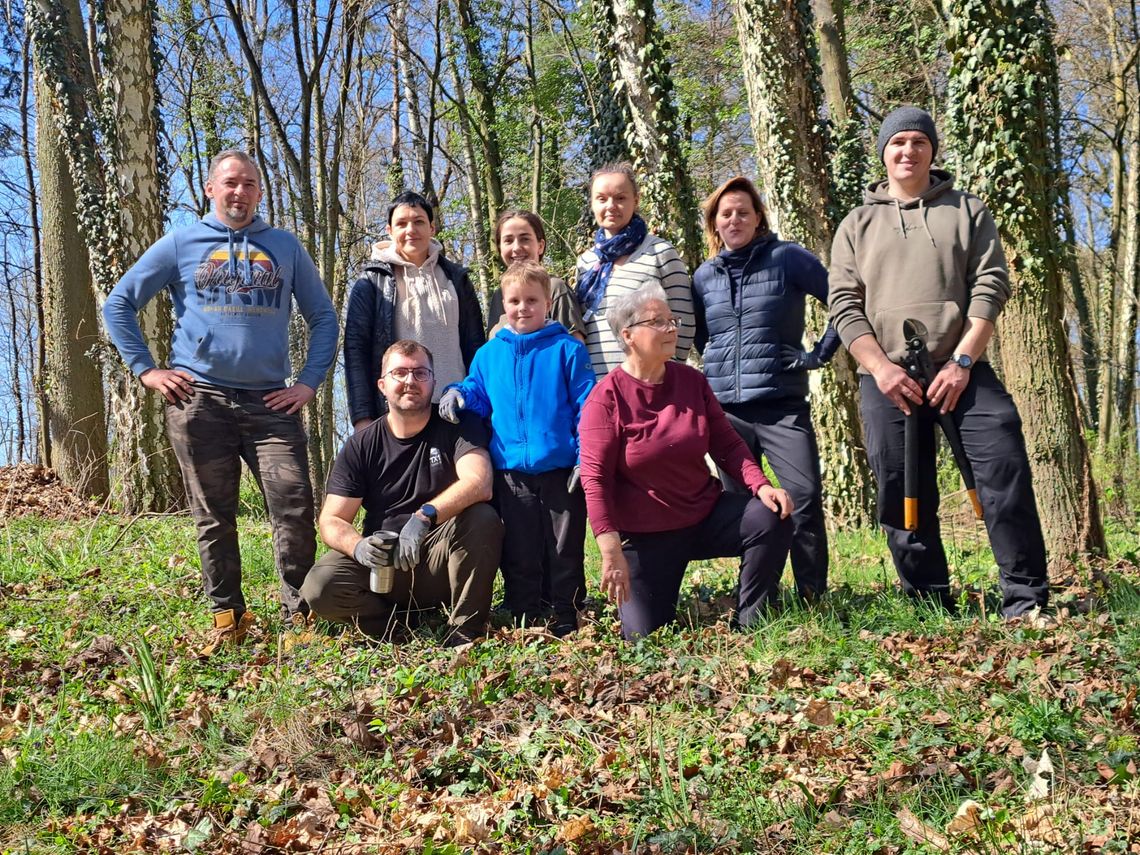 [FOTO] Porządkowali cmentarz w Kocborowie