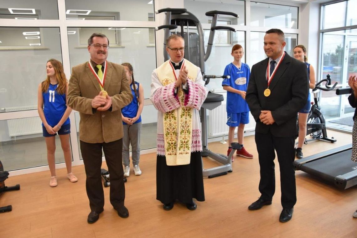 Poświęcili siłownię. Mieszkańcy zadowoleni z nowoczesnej siłowni 