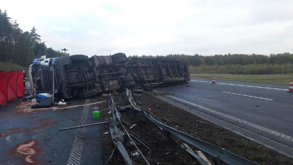 Poważny wypadek na A1. Zginął kierowca, ciężarówka zablokowała ruch