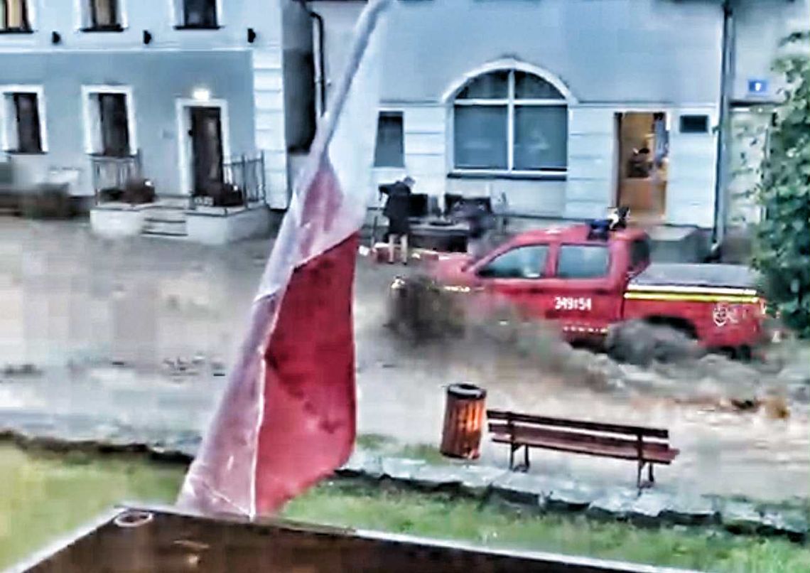 Powódź w powiecie elbląskim. Zalane ulice, piwnice i domy – mieszkańcy walczyli z żywiołem