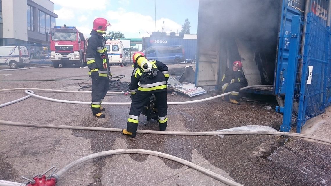 Pożar kontenera z elementami samochodowymi przy ulicy Tczewskiej