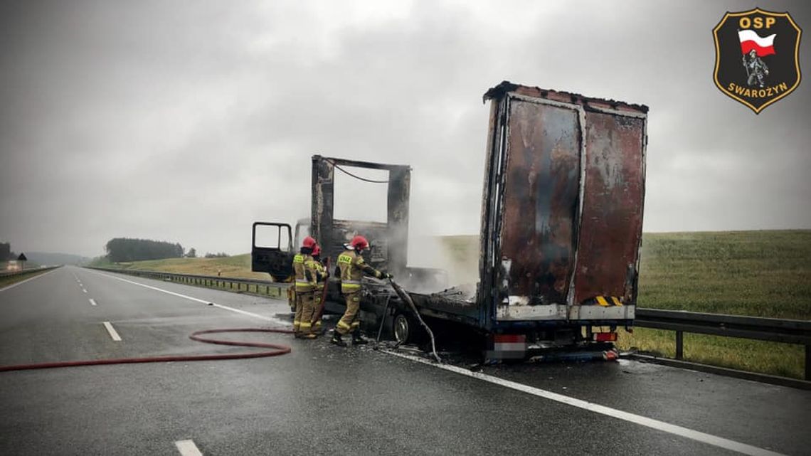 Pożar na autostradzie A1. Spłonął TIR z naczepą 
