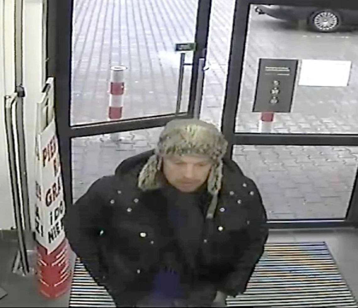 Poznajecie tego mężczyznę? Jest podejrzany o przestępstwo Poznajecie tego mężczyznę? Jest podejrzany o przestępstwo