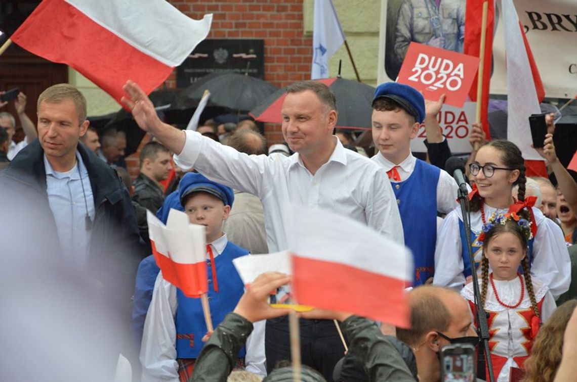 Prezydent Andrzej Duda w Starogardzie: „Pod biało-czerwoną flagą, wokół naszego Mazurka Dąbrowskiego jest miejsce dla każdego, dla każdego w naszym kraju”