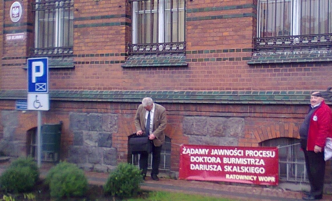 PROTEST - chcą ujawnienia sprawy o zniesławienie burmistrza 