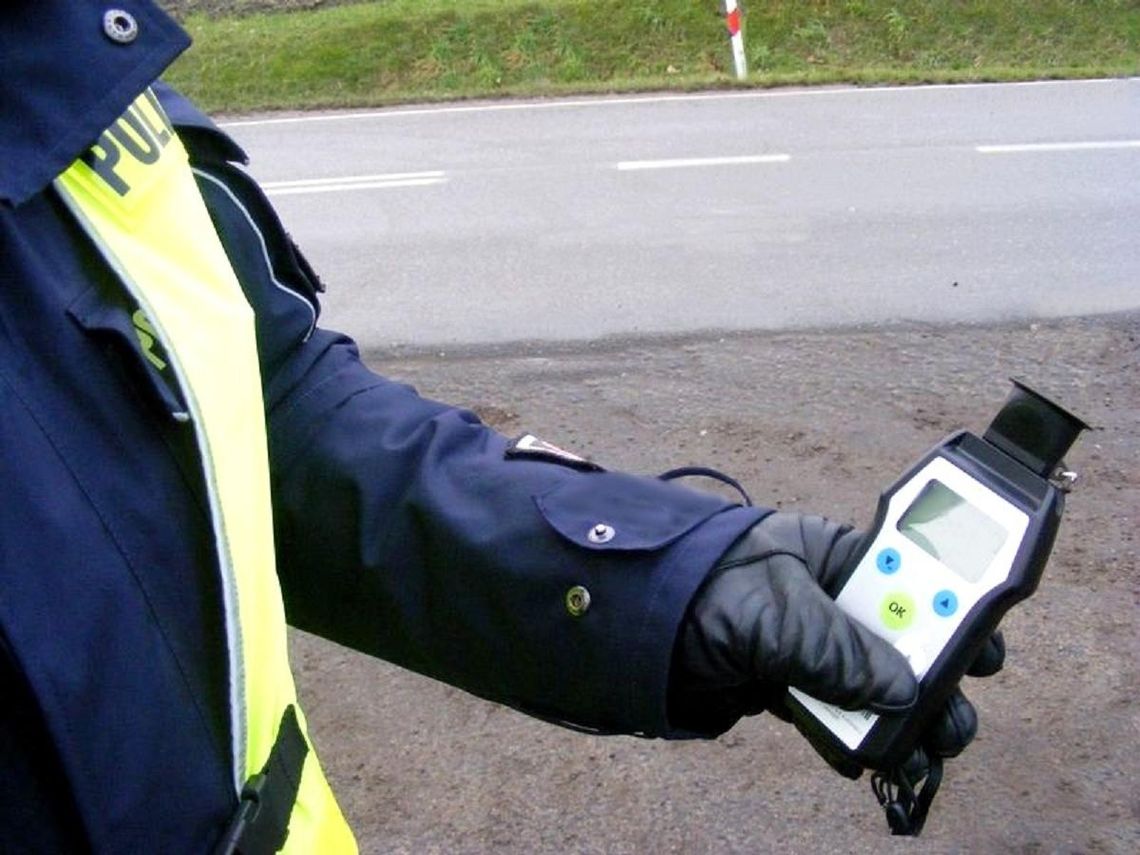 Przekroczył prędkość na podwójnym gazie. Kierowca stanie przed sądem