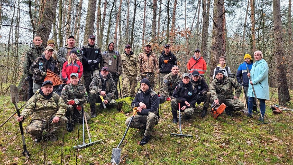 Przywrócili pamięć i szacunek. Bezinteresownie oczyścili zapomniany i zaniedbany cmentarz ewangelicki