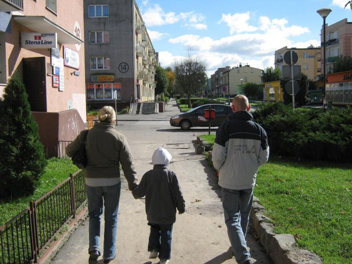 Rodzina bez dachu nad głową - najemcy twierdzą, że właścicielka mieszkania nagle wyrzuciła ich na bruk