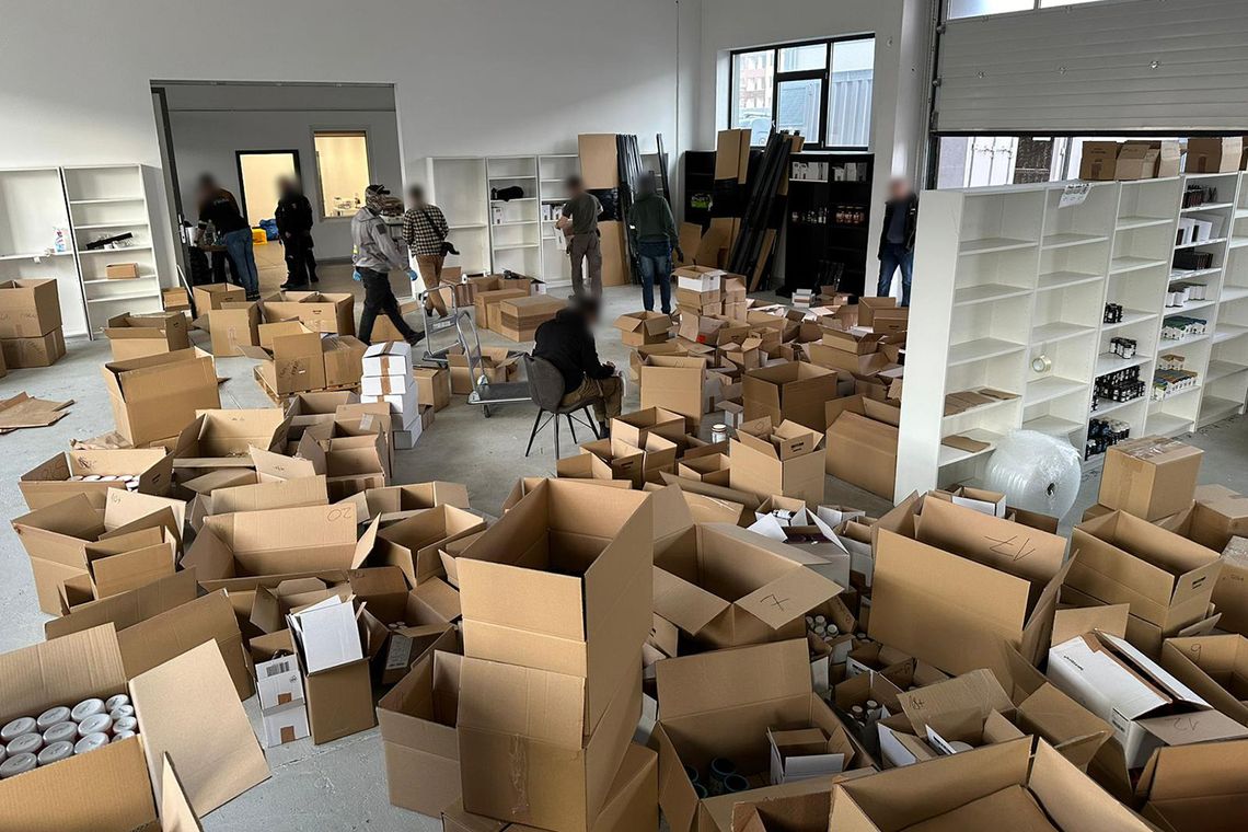 Rozbita grupa handlowała suplementami zawierającymi narkotyki i sterydy