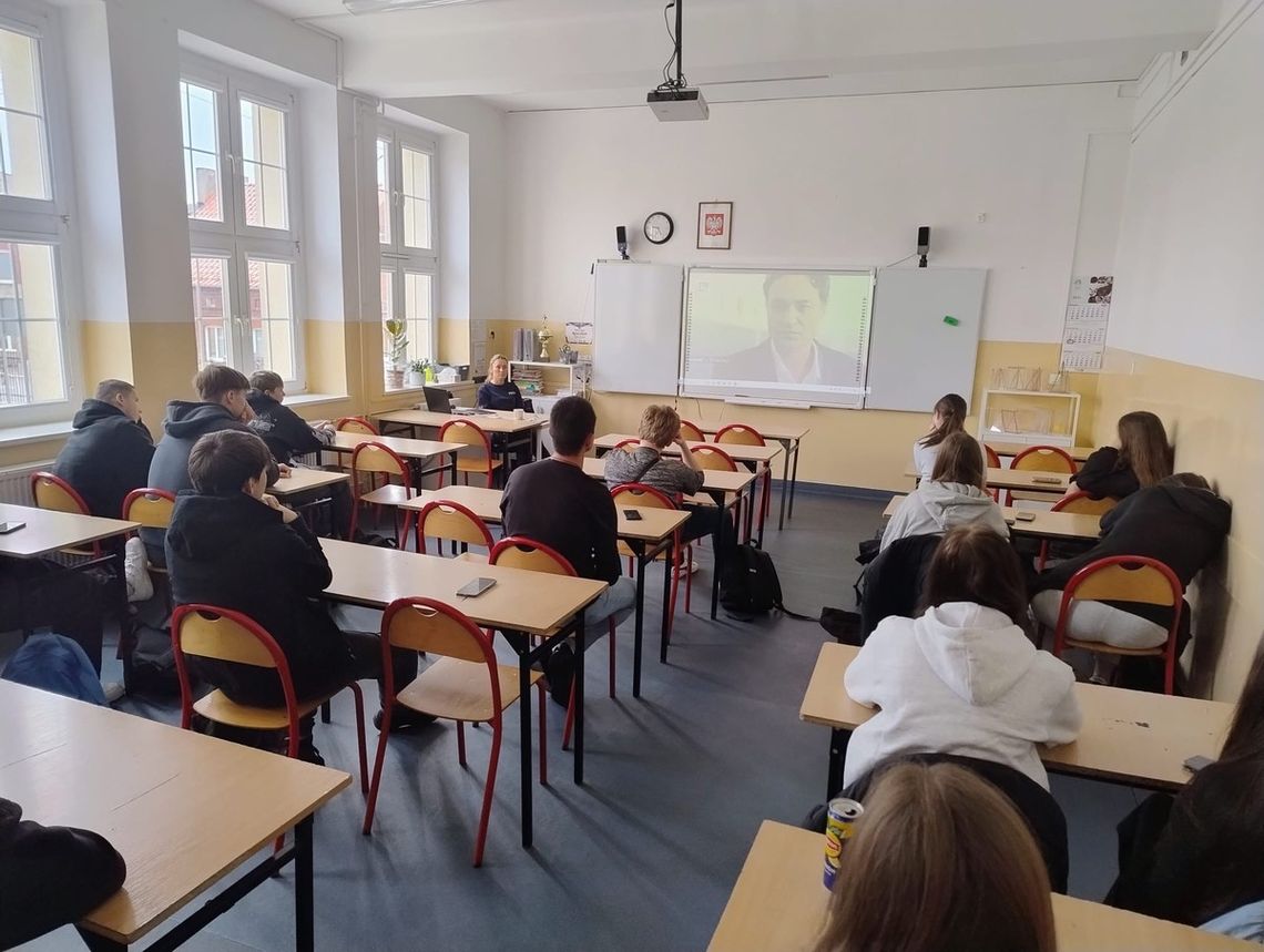 Rozmowy o przemocy z uczniami „Sambora” – policjantka o odpowiedzialności i emocjach Rozmowy o przemocy z uczniami „Sambora” – policjantka o odpowiedzialności i emocjach