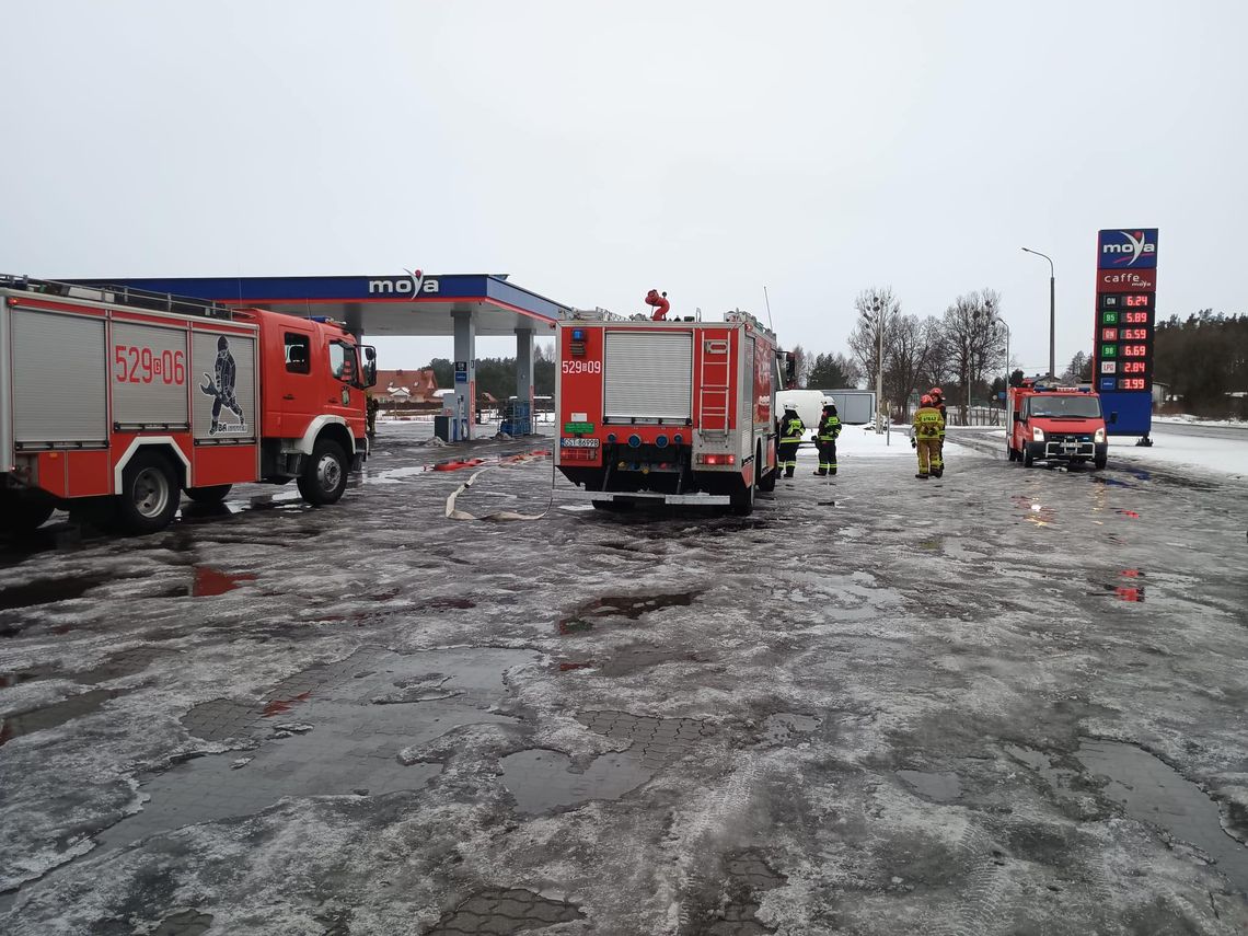 Rozszczelnienie instalacji LPG na stacji paliw w Czarnej Wodzie. Interweniowała straż pożarna
