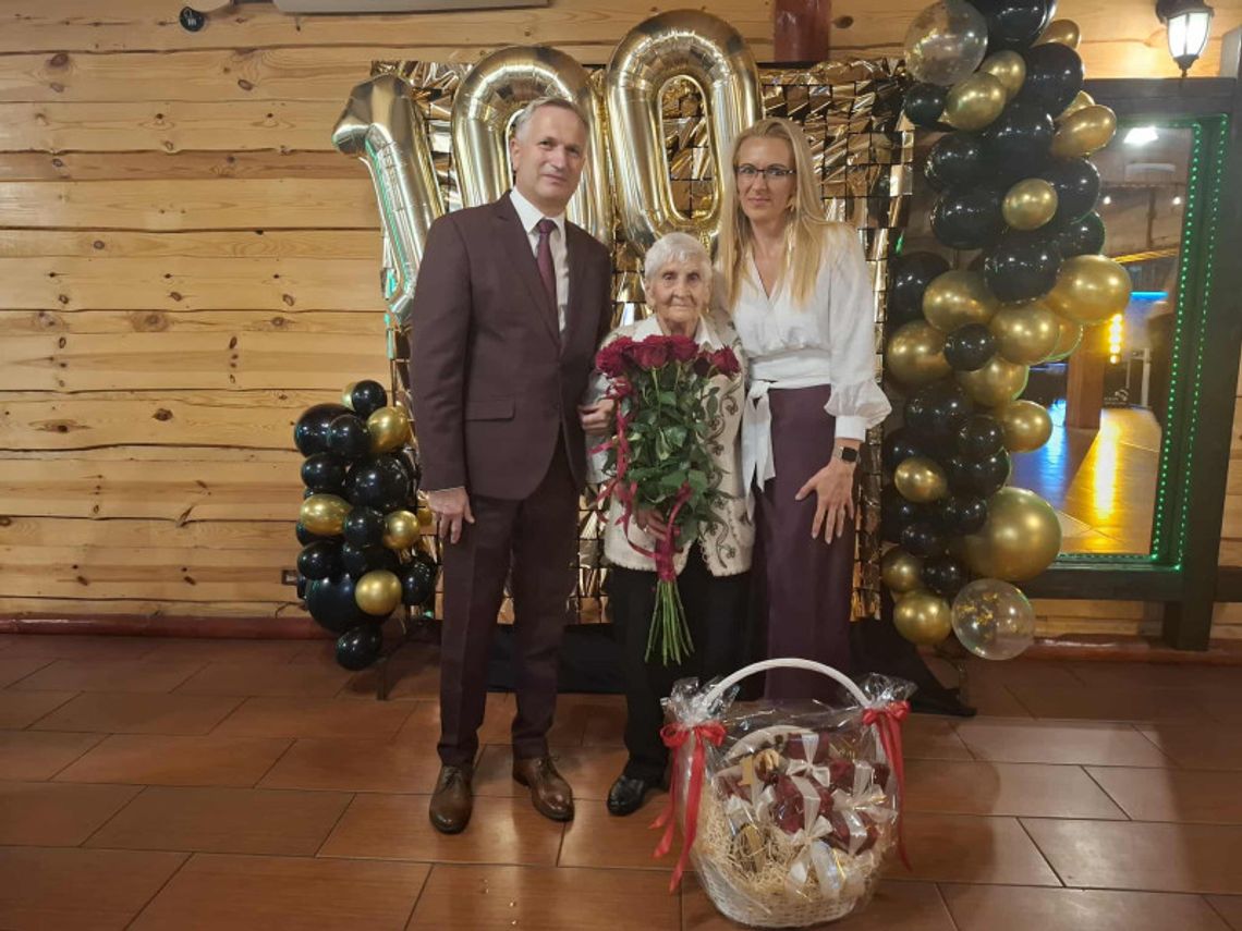 Setne urodziny mieszkanki gminy Kaliska! Solenizantkę odwiedził wójt Sławomir Janicki Setne urodziny mieszkanki gminy Kaliska! Solenizantkę odwiedził wójt Sławomir Janicki