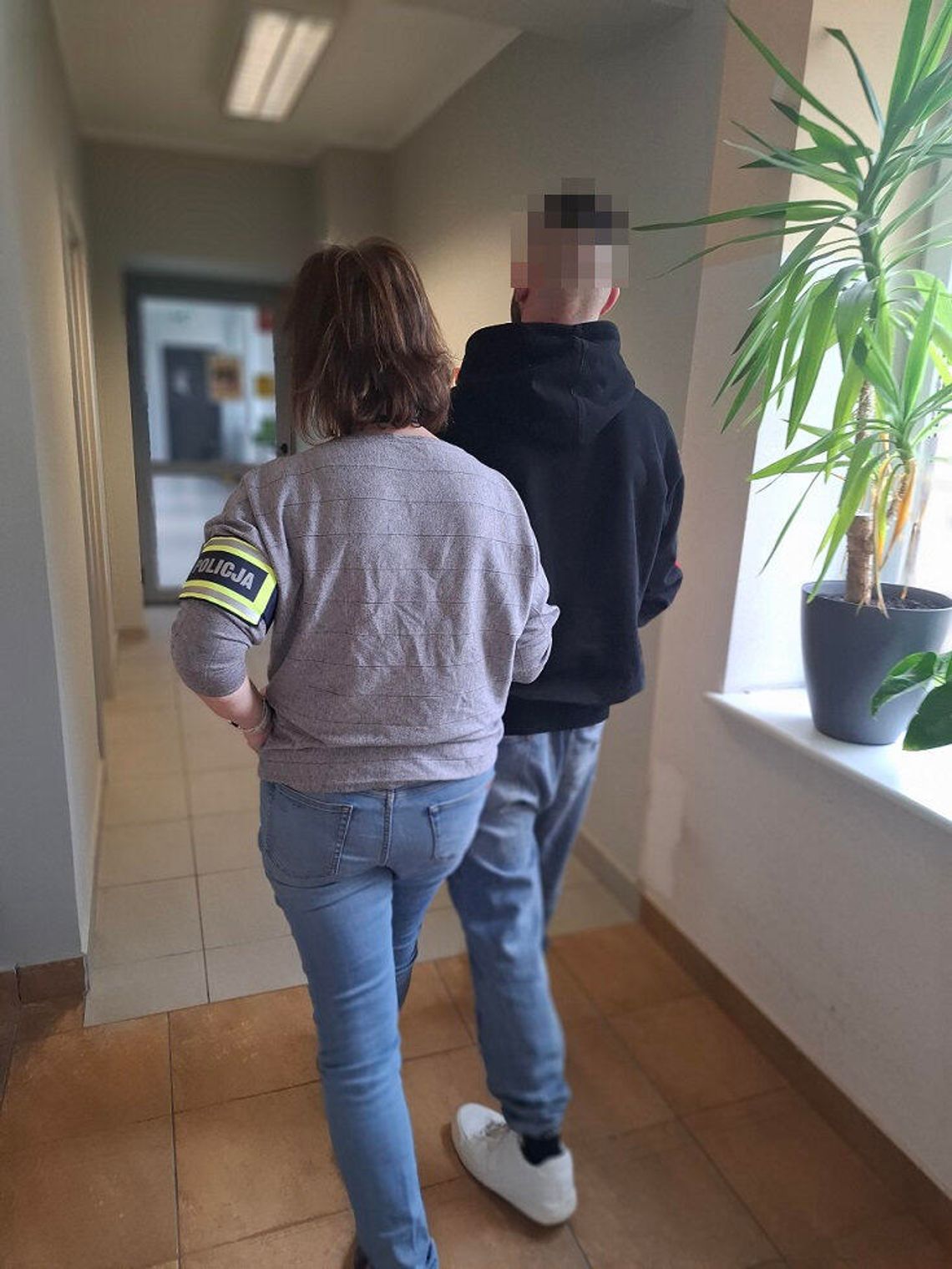 Sprawca kradzieży rozbójniczej zatrzymany przez policjantów