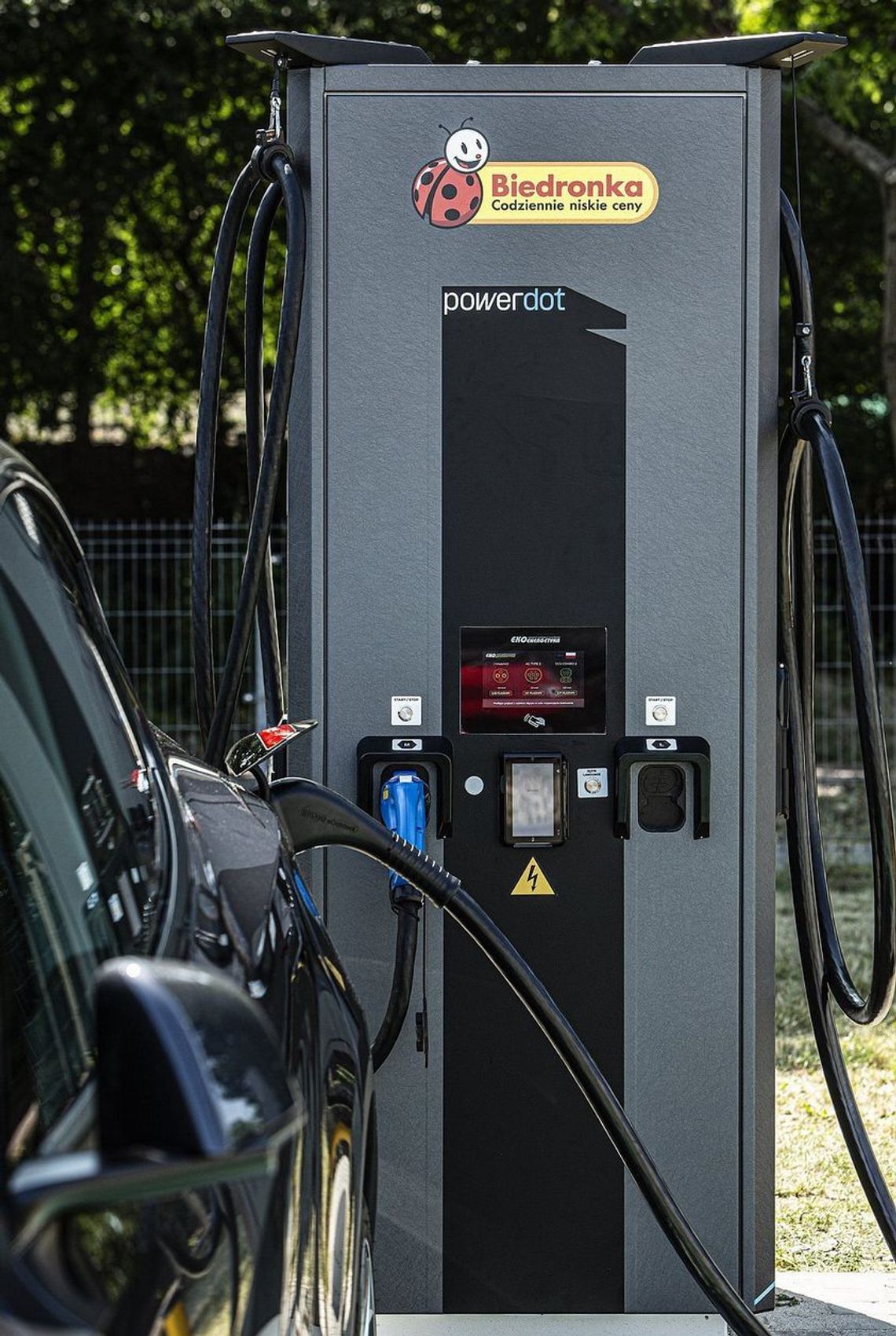 Stacja ładowania pojazdów elektrycznych powstanie przy Biedronce w Skarszewach