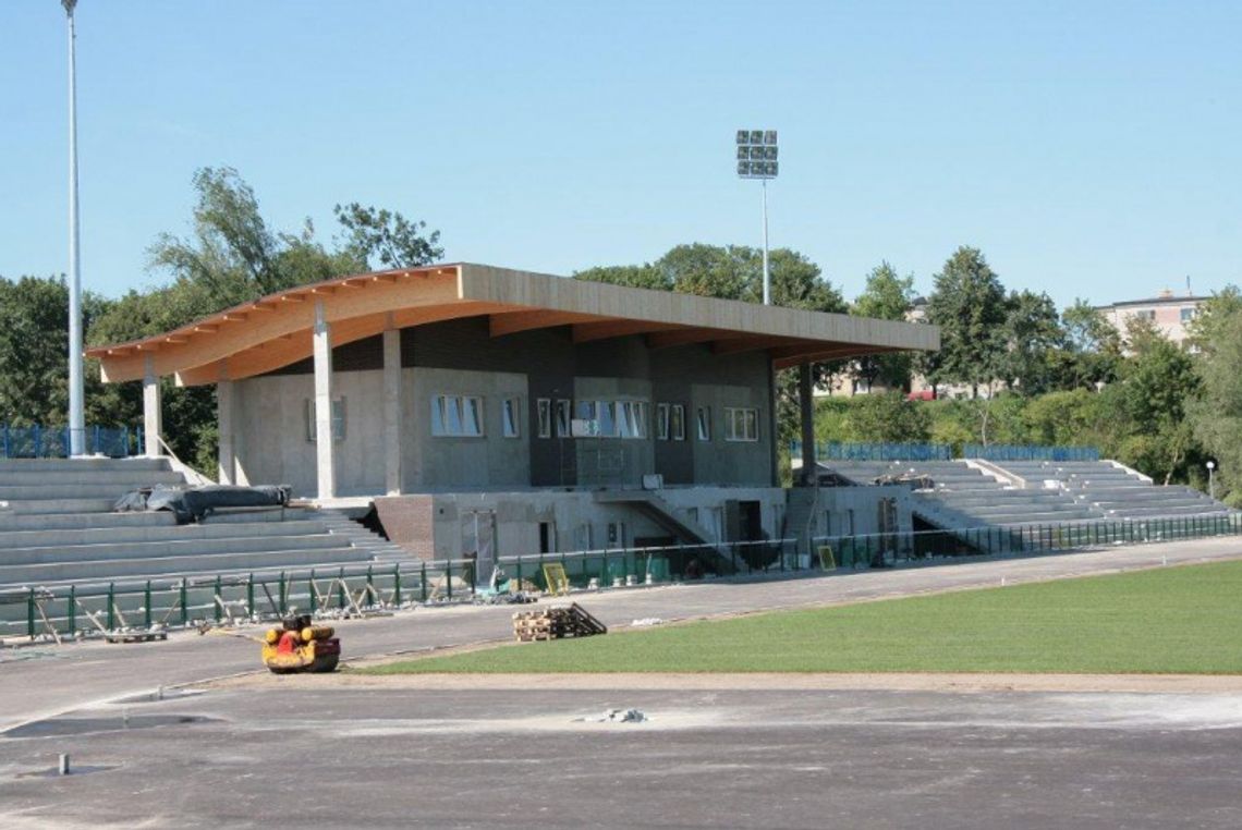 Stadion Deyny pięknieje. Jest murawa, będzie bieżnia