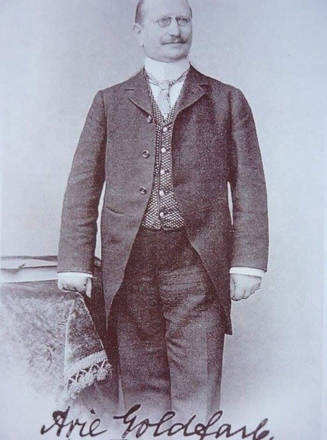 Starostwo w miejscu dawnej fabryce tytoniu. Kim był Arie Goldfarb?