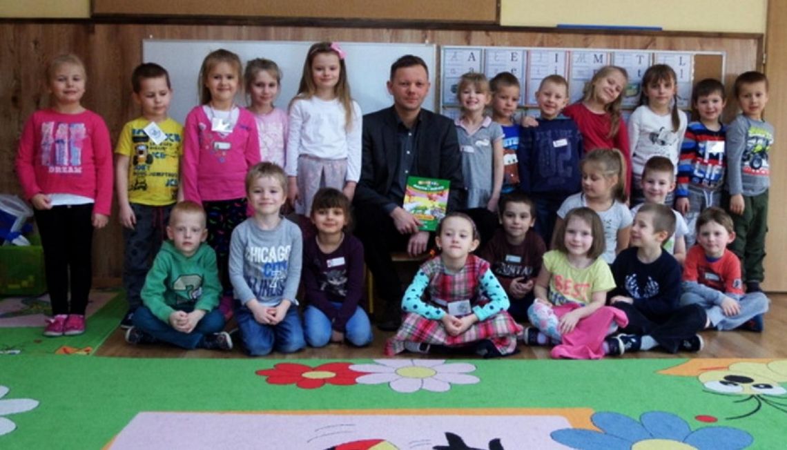 Stoi na stacji lokomotywa... Cała Polska czyta dzieciom! Również w Czarnej Wodzie 