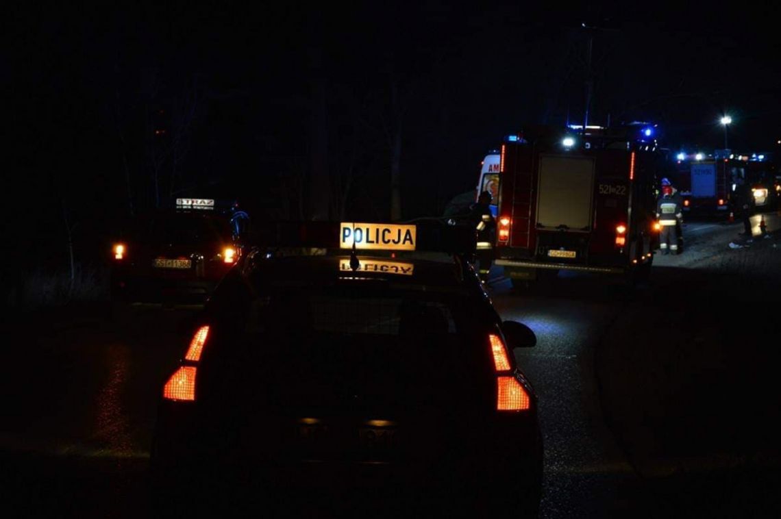 Strażacy przeczesywali w nocy jezioro, bo... ktoś bezmyślnie wystrzelił flarę morską