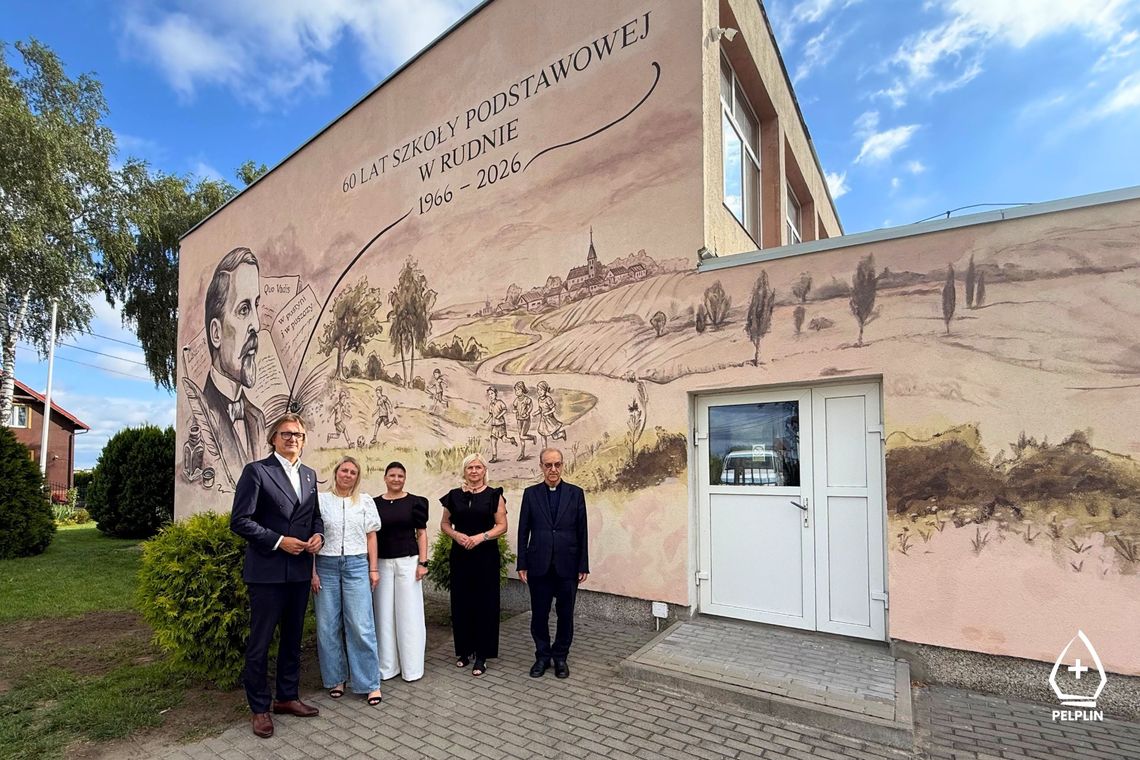 Szkoła w Rudnie ma nowy mural. To wyjątkowa pamiątka jubileuszu Szkoła w Rudnie ma nowy mural. To wyjątkowa pamiątka jubileuszu