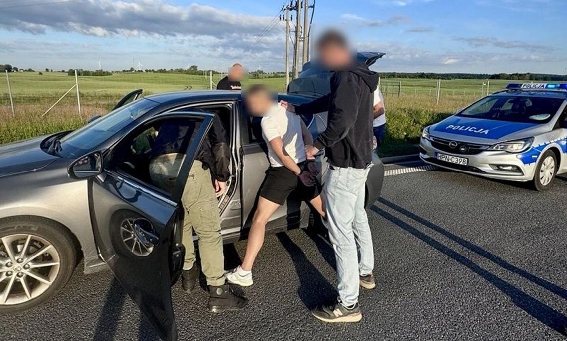 Tczewscy policjanci zatrzymali dwóch obywateli Ukrainy podejrzanych o oszustwa Tczewscy policjanci zatrzymali dwóch obywateli Ukrainy podejrzanych o oszustwa