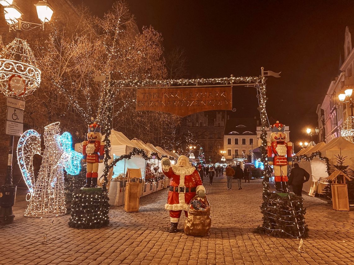 Toruński Bożonarodzeniowy Jarmark wieczorową porą! [FOTO]