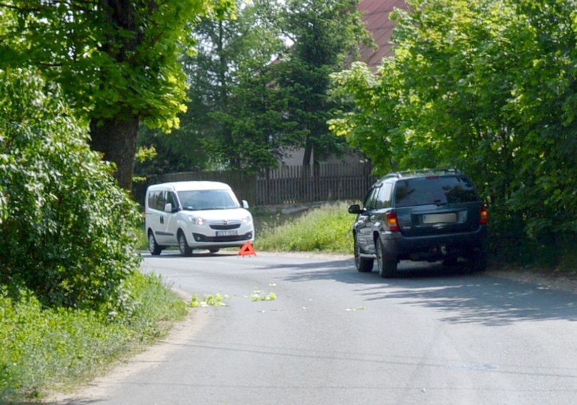 TRAGEDIA NA DRODZE. Mężczyzna mimo reanimacji zmarł