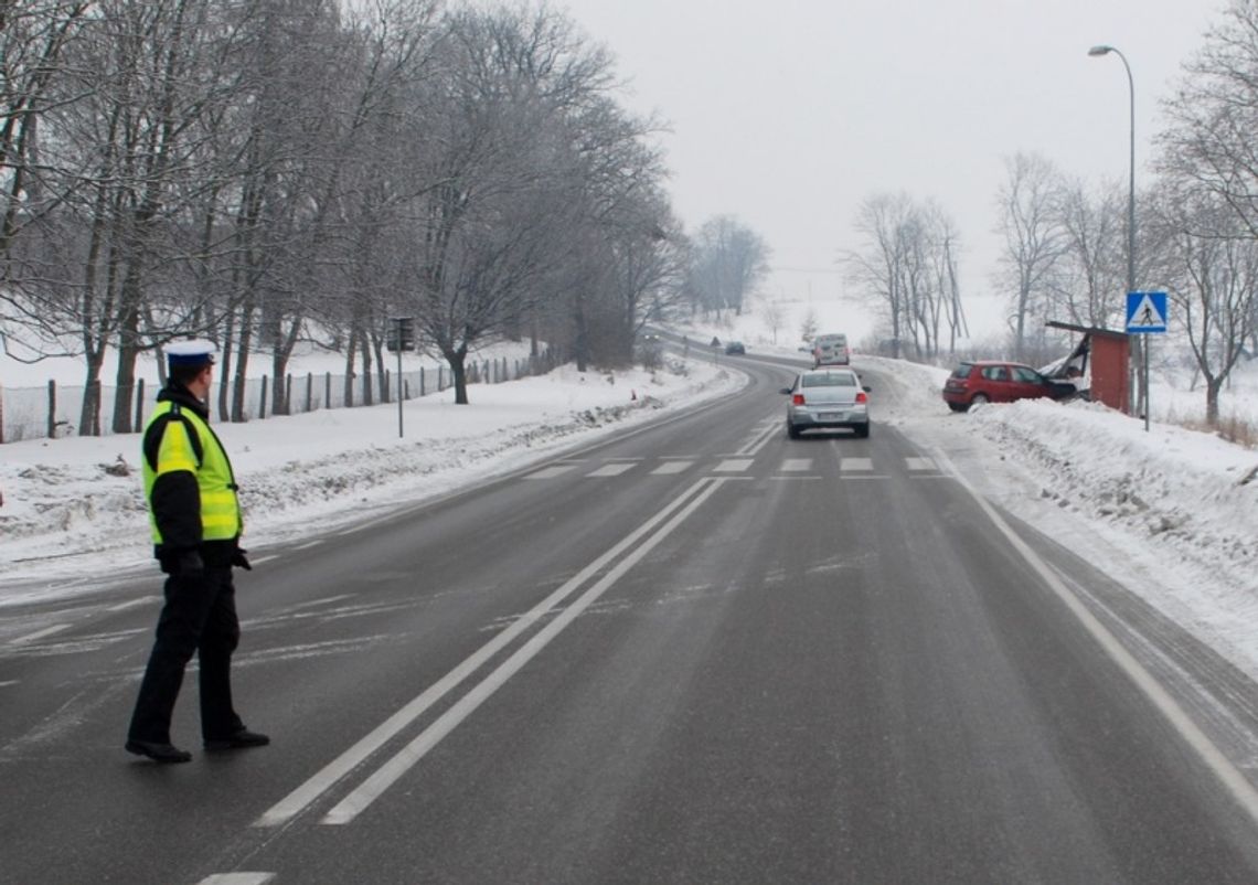 Tragiczne poślizgi. Unik przed zderzeniem - sześć osób rannych