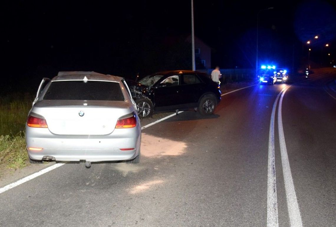 Tragiczny wypadek w Jabłowie. 19-latek z BMW sprawcą czołowego zderzenia. Nie żyje pasażerka Volkswagena